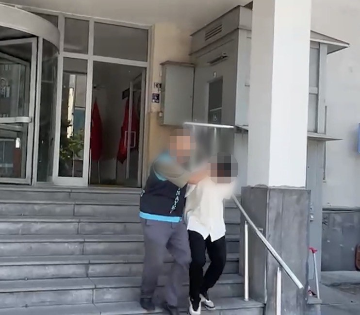 bicakladiktan-sonra-cep-telefonunu-gasbetmisler-2-gozalti