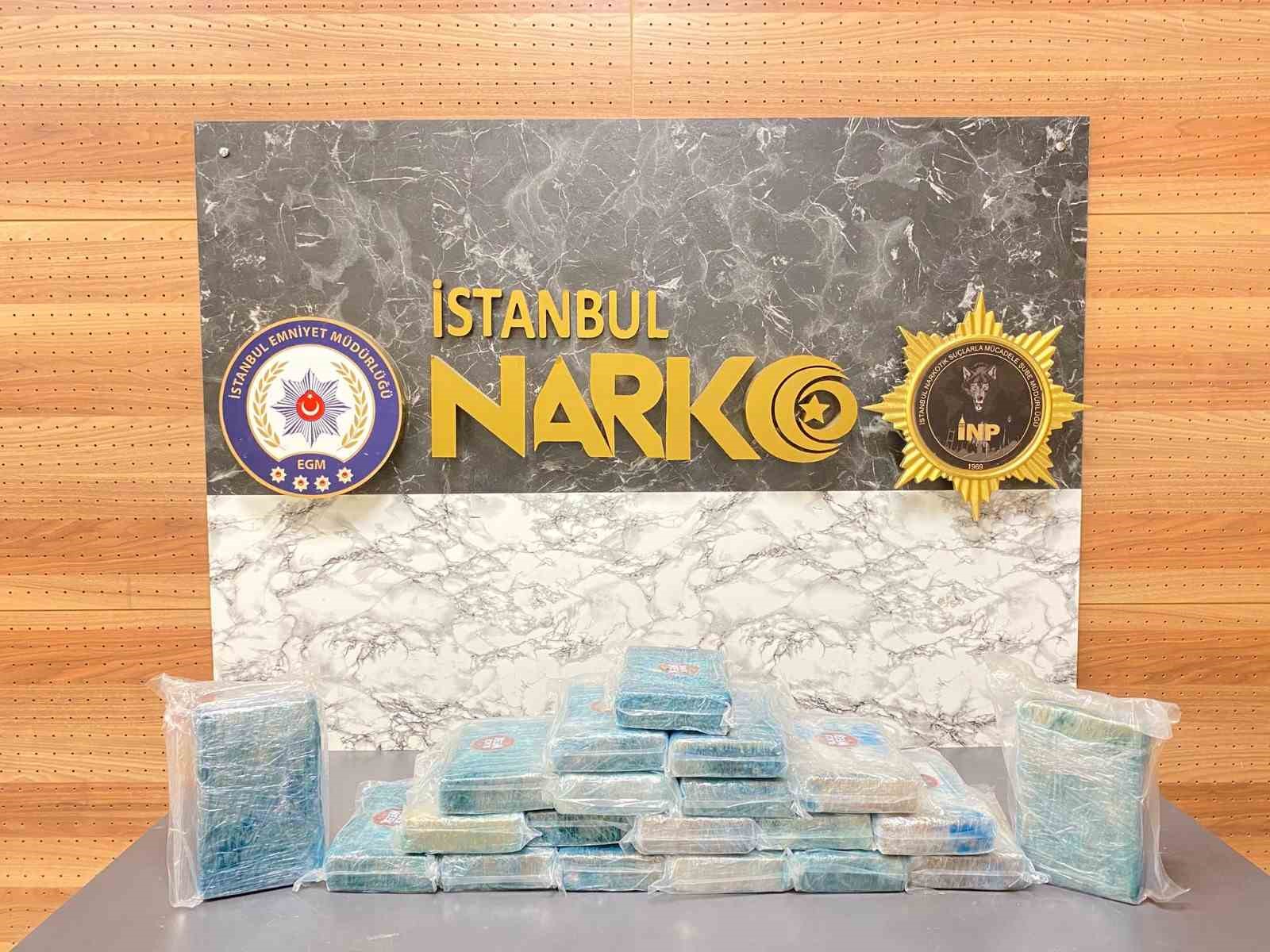 beylikduzu-nde-taksinin-bagajindaki-valizde-23-kilogram-kokain-bulundu-4-gozalti
