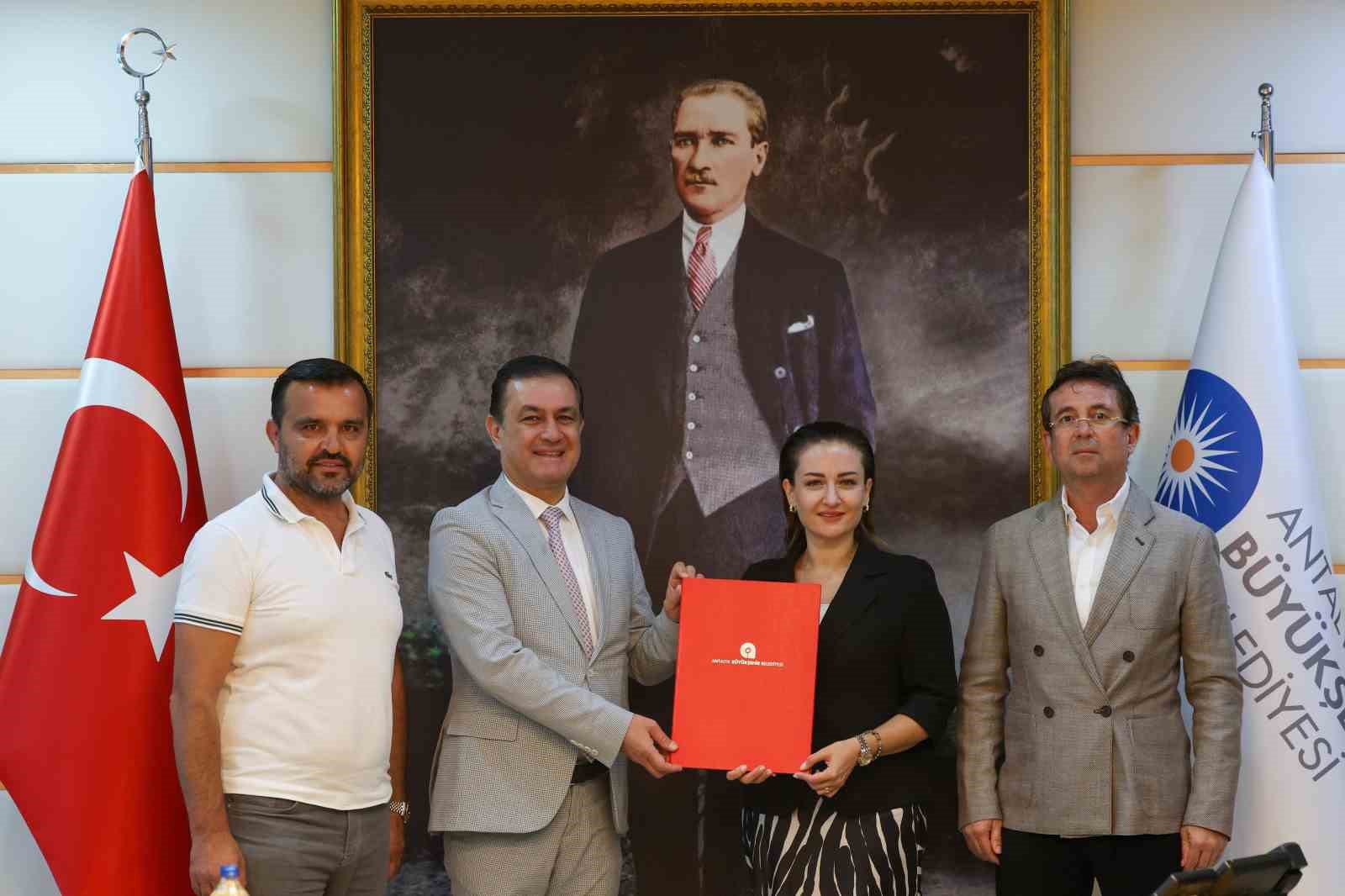 674-tarihi-elmali-yagli-pehlivan-guresleri-icin-is-birligi-protokolu-imzalandi