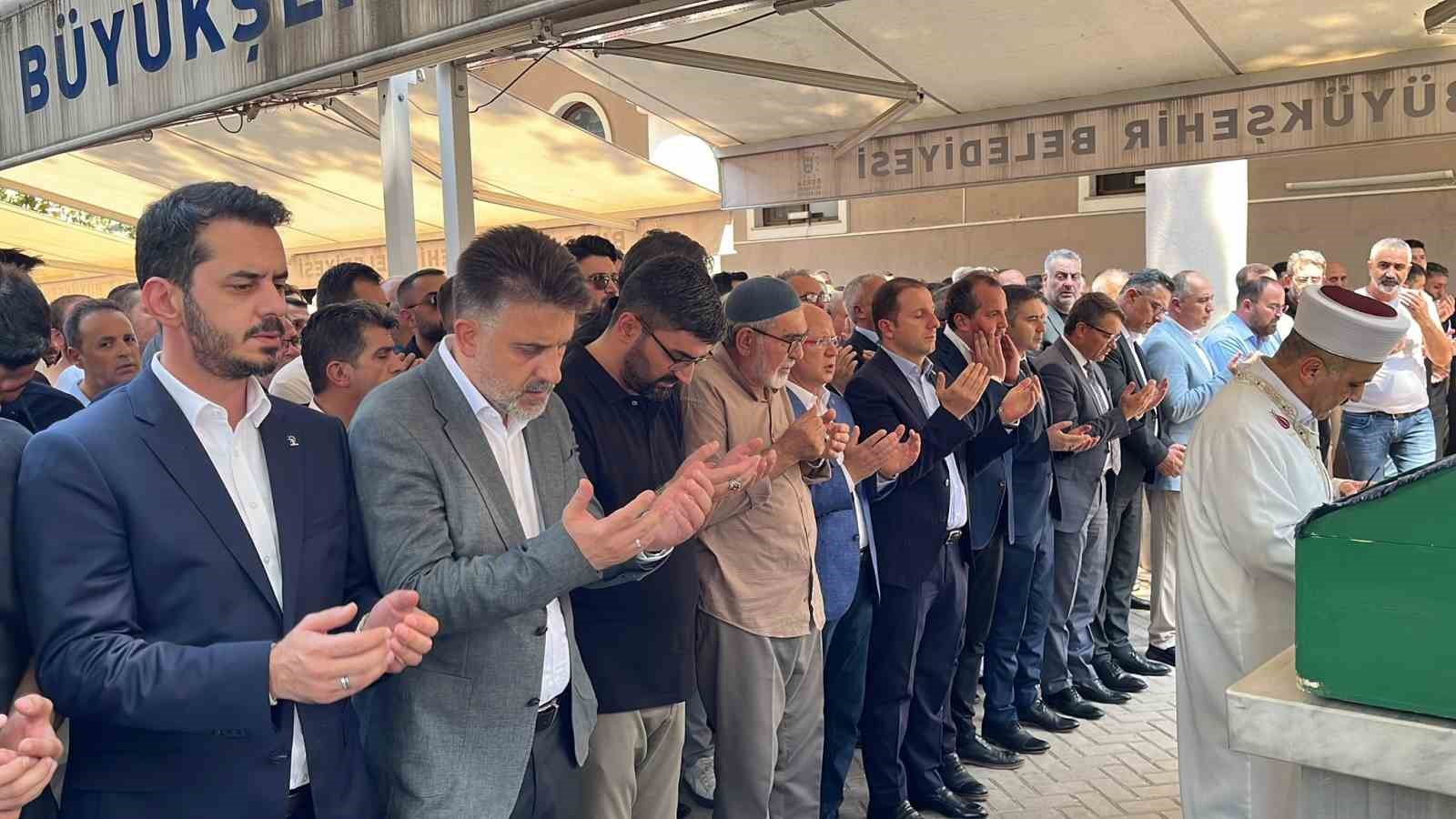 kestel-belediye-baskaninin-trafik-kazasinda-hayatini-kaybeden-amcasi-son-yolculuguna-ugurlandi