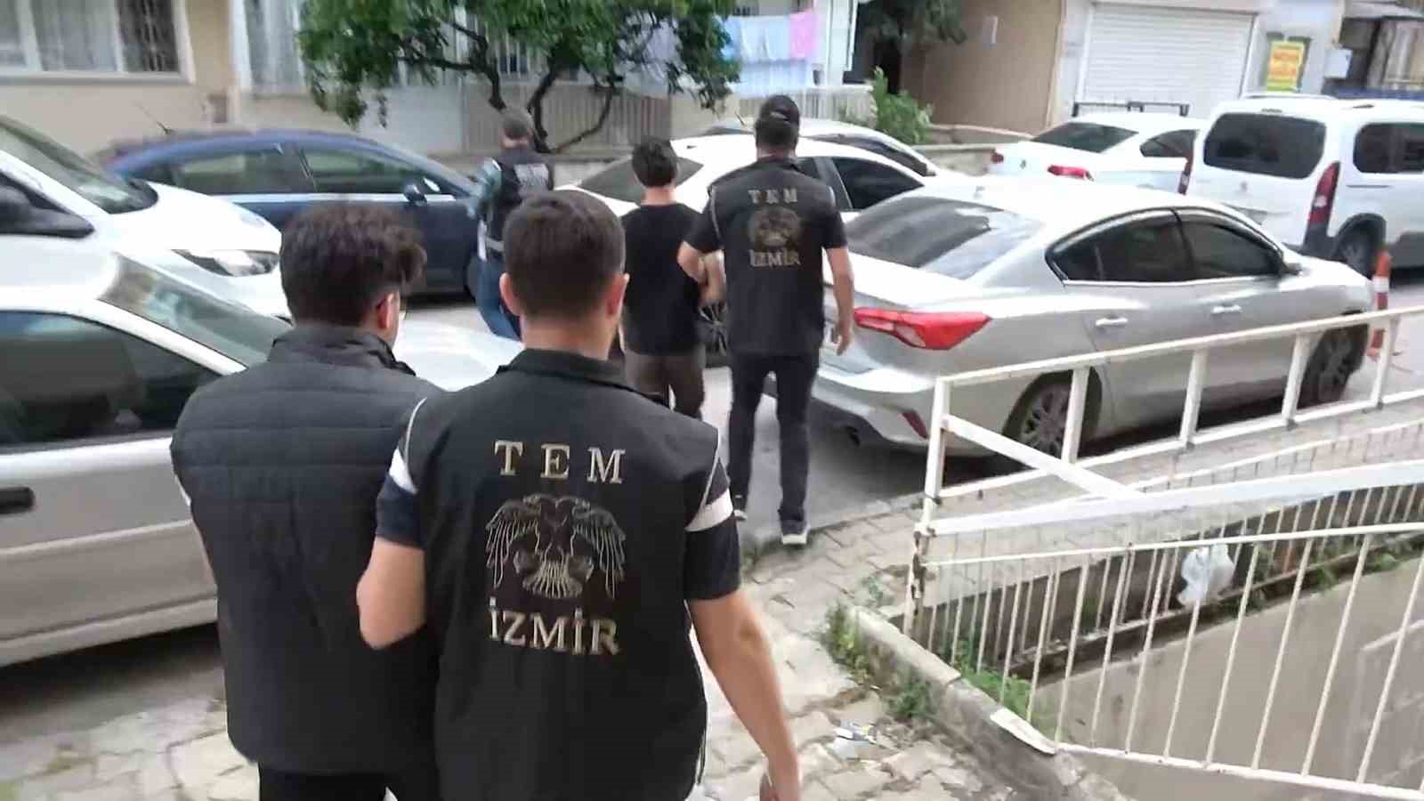 izmir-merkezli-12-ilde-feto-operasyonu-80-supheli-yakalandi