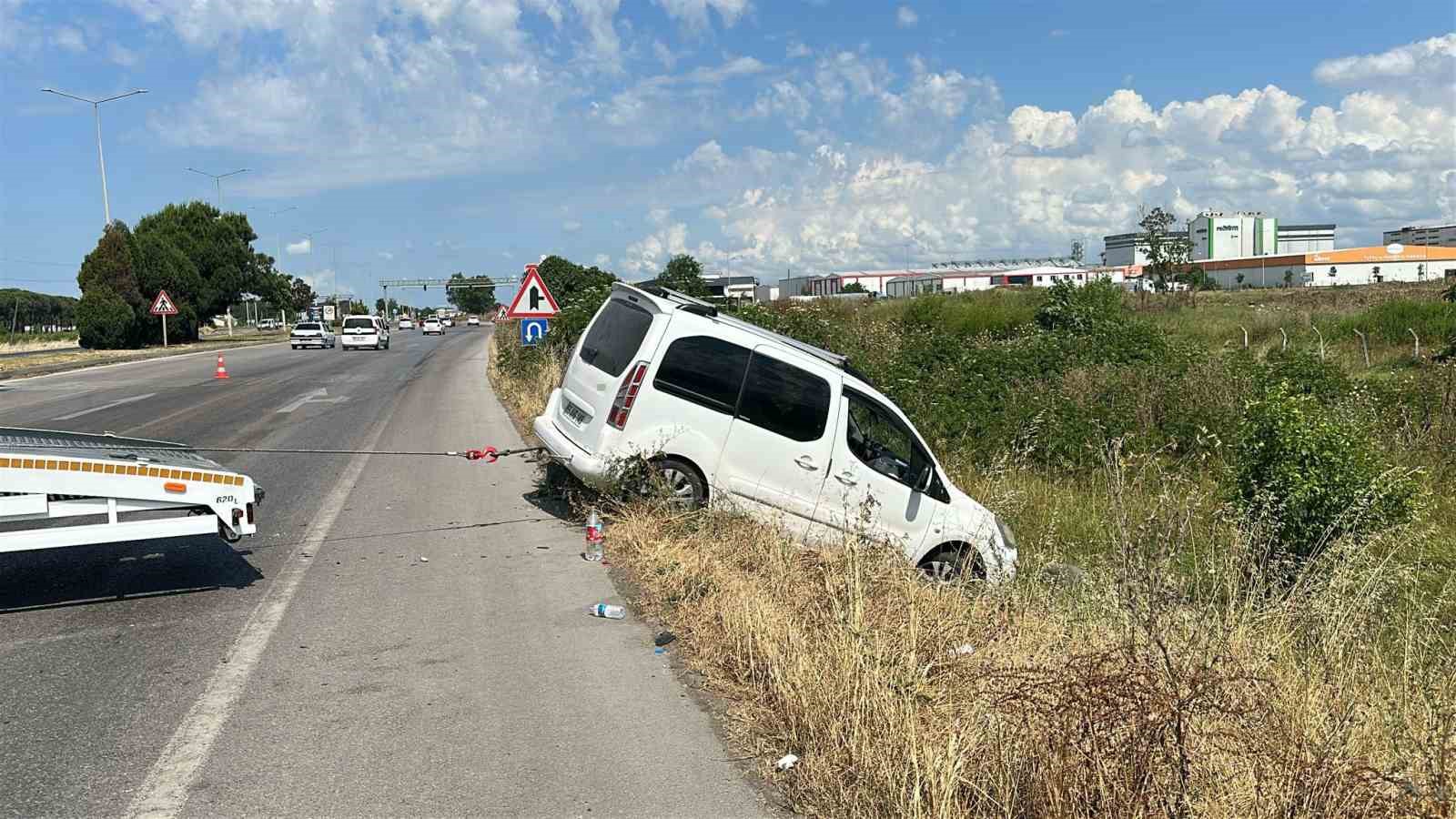 kaza-sonrasi-yol-tek-seride-dustu-geciken-calisma-trafigi-kilitledi