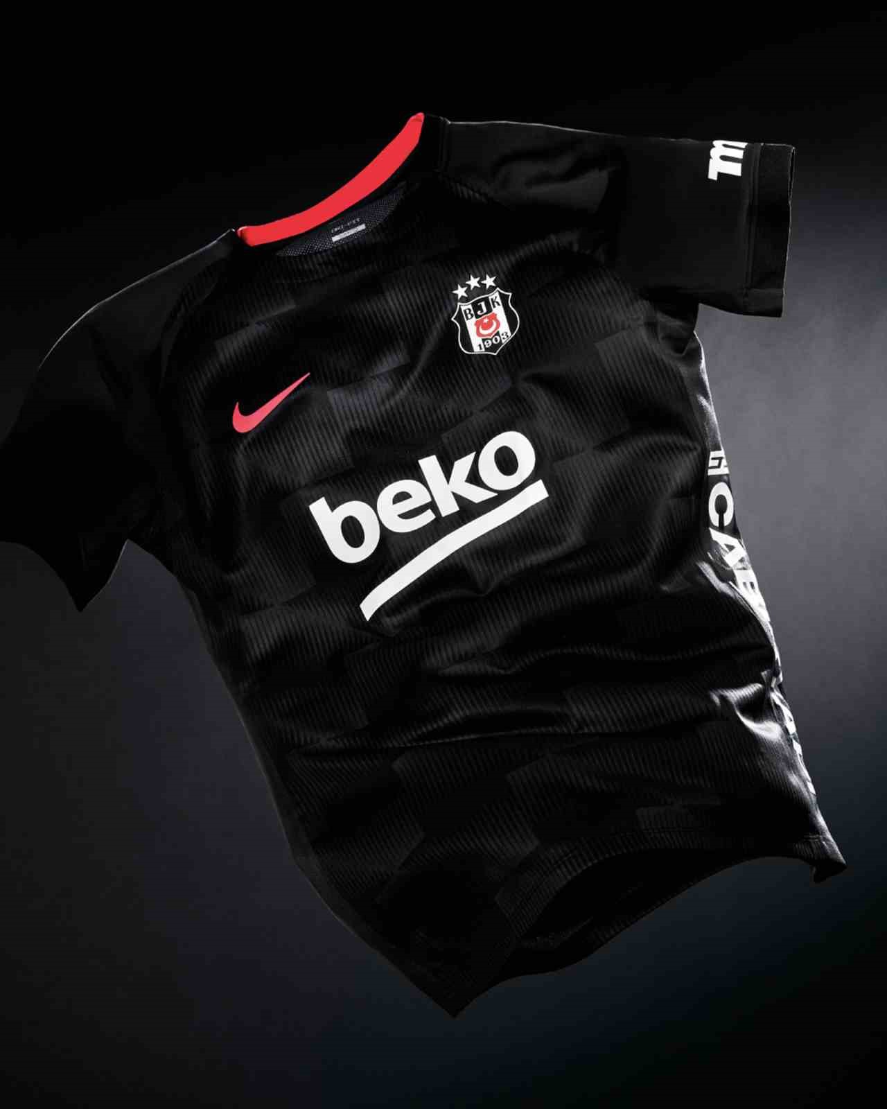 besiktas-ta-yeni-sezon-formalarin-tanitimi-gerceklestirildi