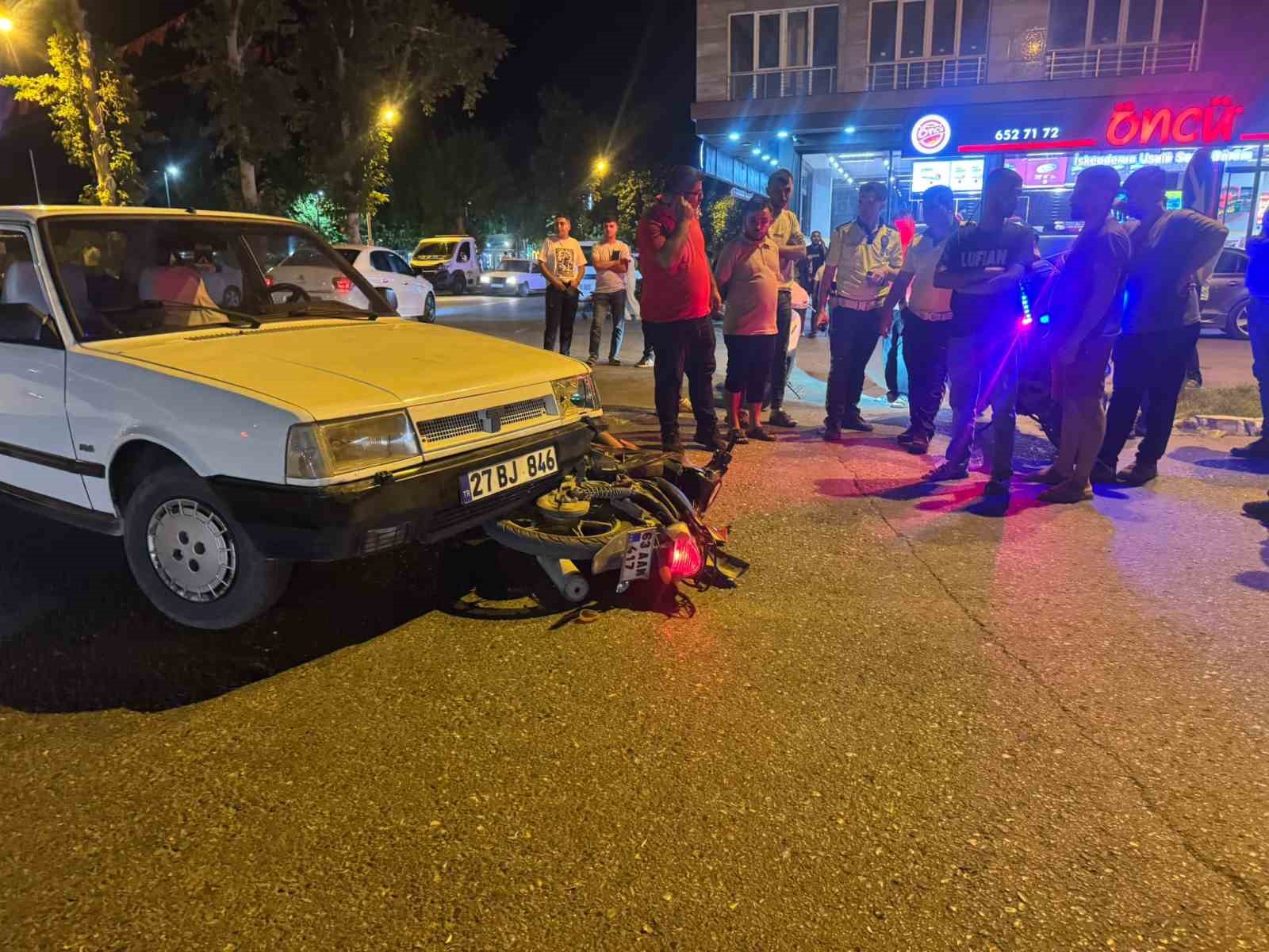 sanliurfa-da-otomobil-ile-carpisan-motosikletin-surucusu-yaralandi