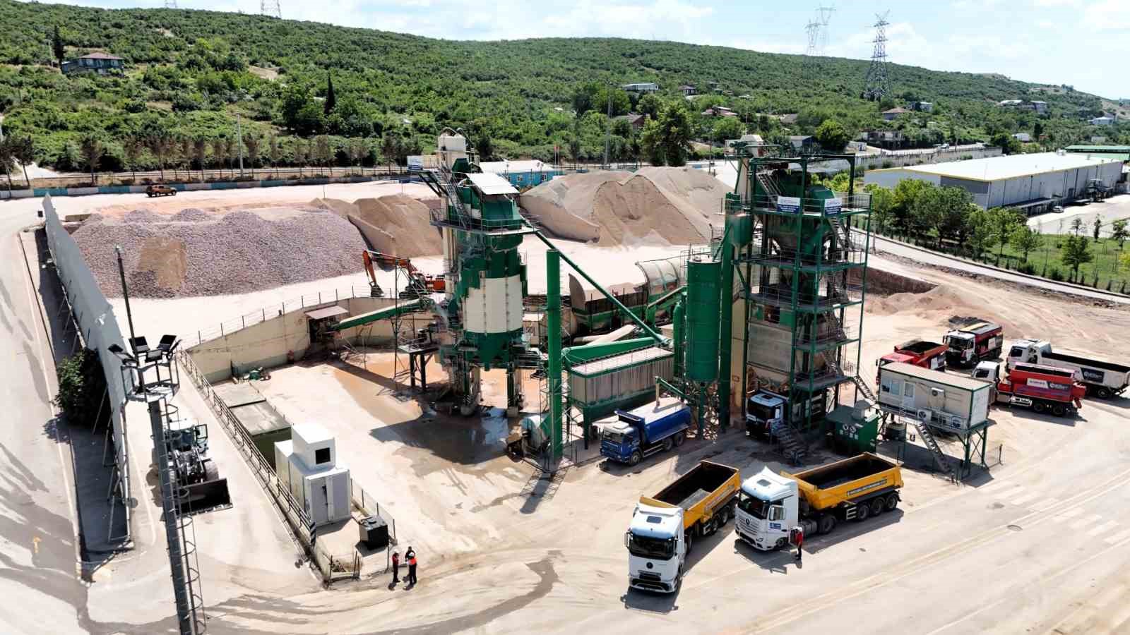 kocaeli-nin-yollarinda-yerli-uretim-gucu-6-ayda-115-bin-ton-asfalt
