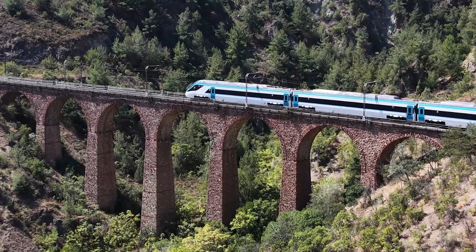 test-surecleri-basariyla-devam-eden-milli-elektrikli-hizli-tren-imiz-saatte-250-kilometre-hiza-ulasti