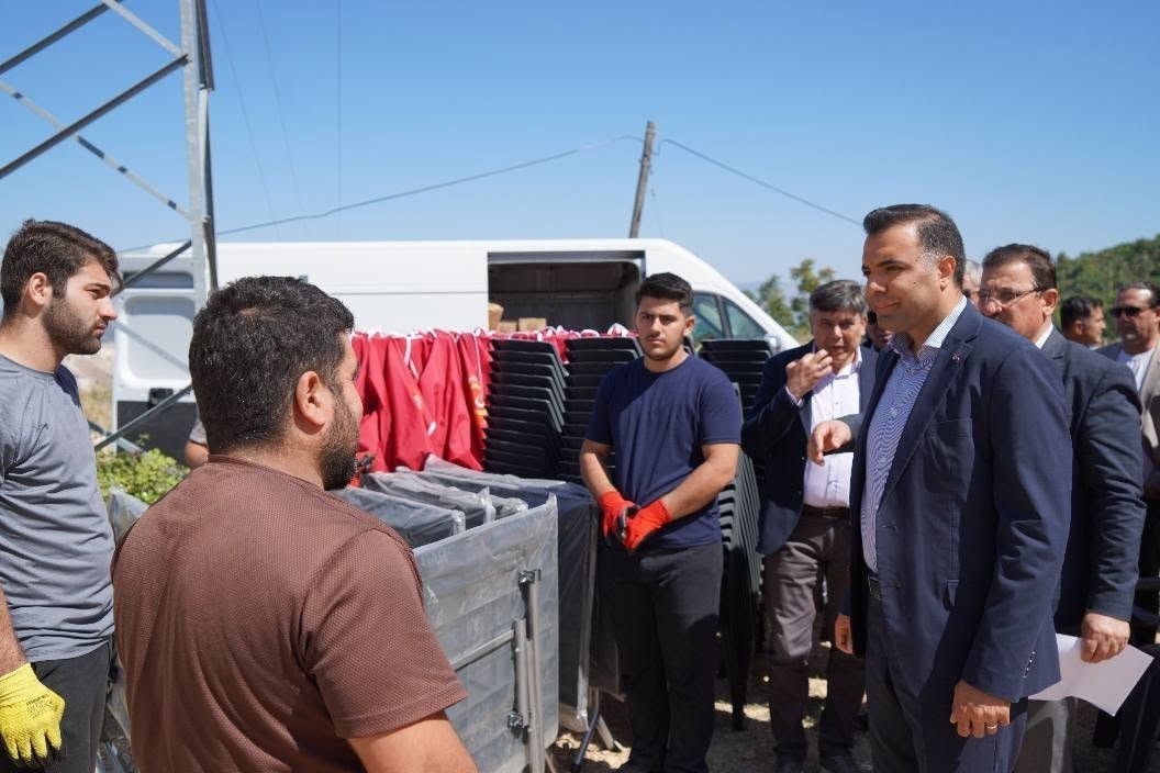 bilecik-te-koylere-250-cadir-250-masa-ve-2-bin-500-sandalye-destegi