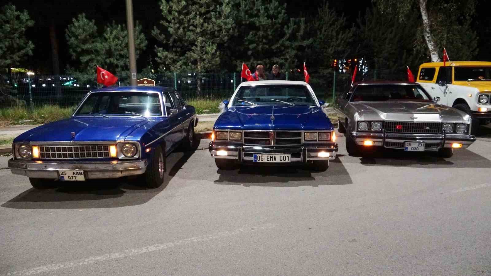 klasik-araclari-erzurum-sokaklarinda-nostalji-ruzgari-estirdi