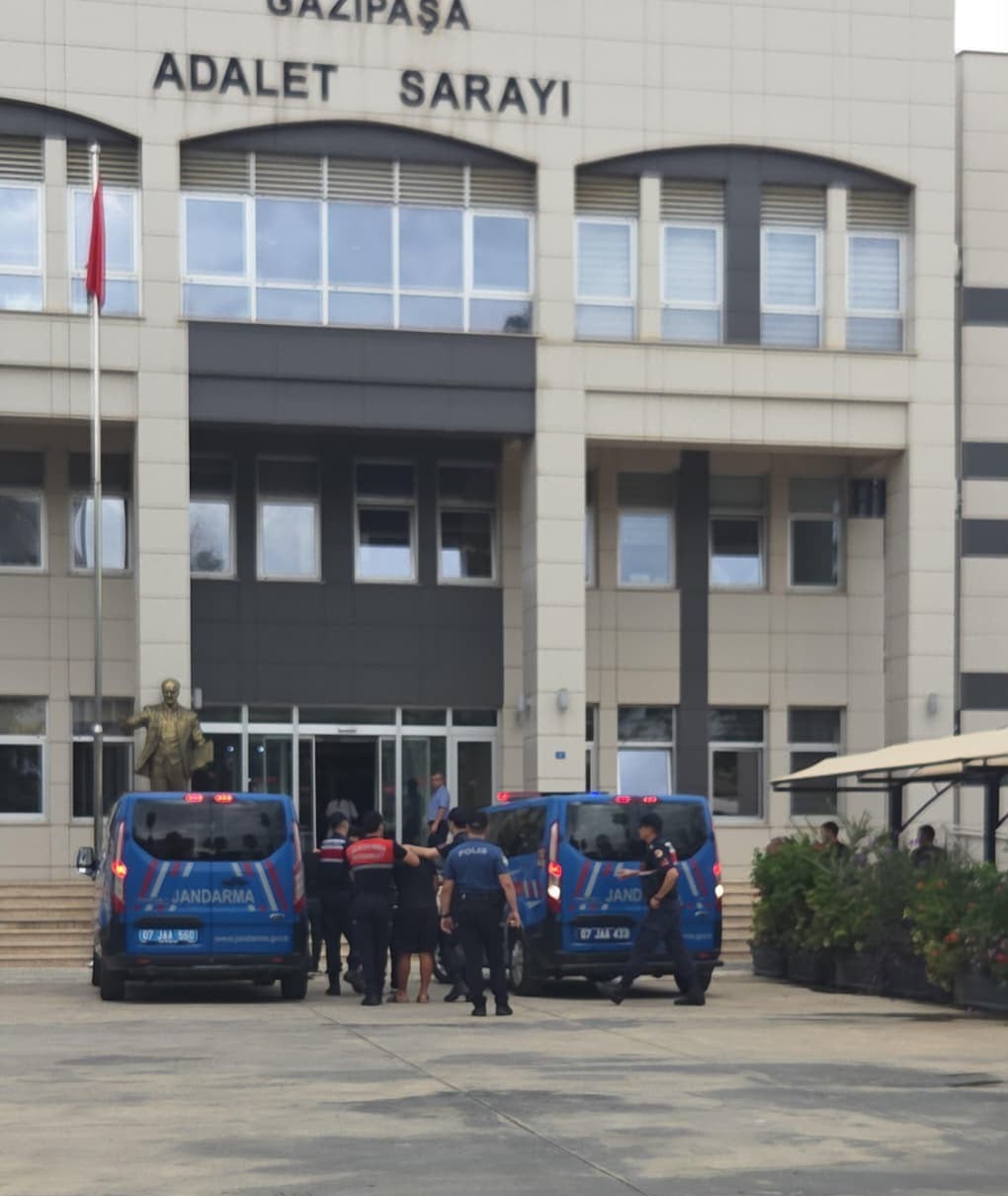 gazipasa-da-veteriner-ve-polis-memurunu-darp-eden-3-supheli-tutuklandi