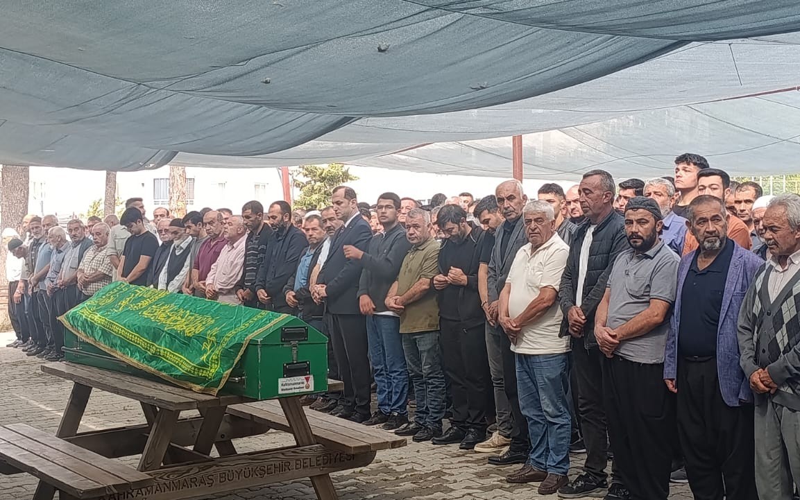 is-makinasinin-carpmasi-sonucu-hayatini-kaybeden-genc-son-yolculuguna-ugurlandi