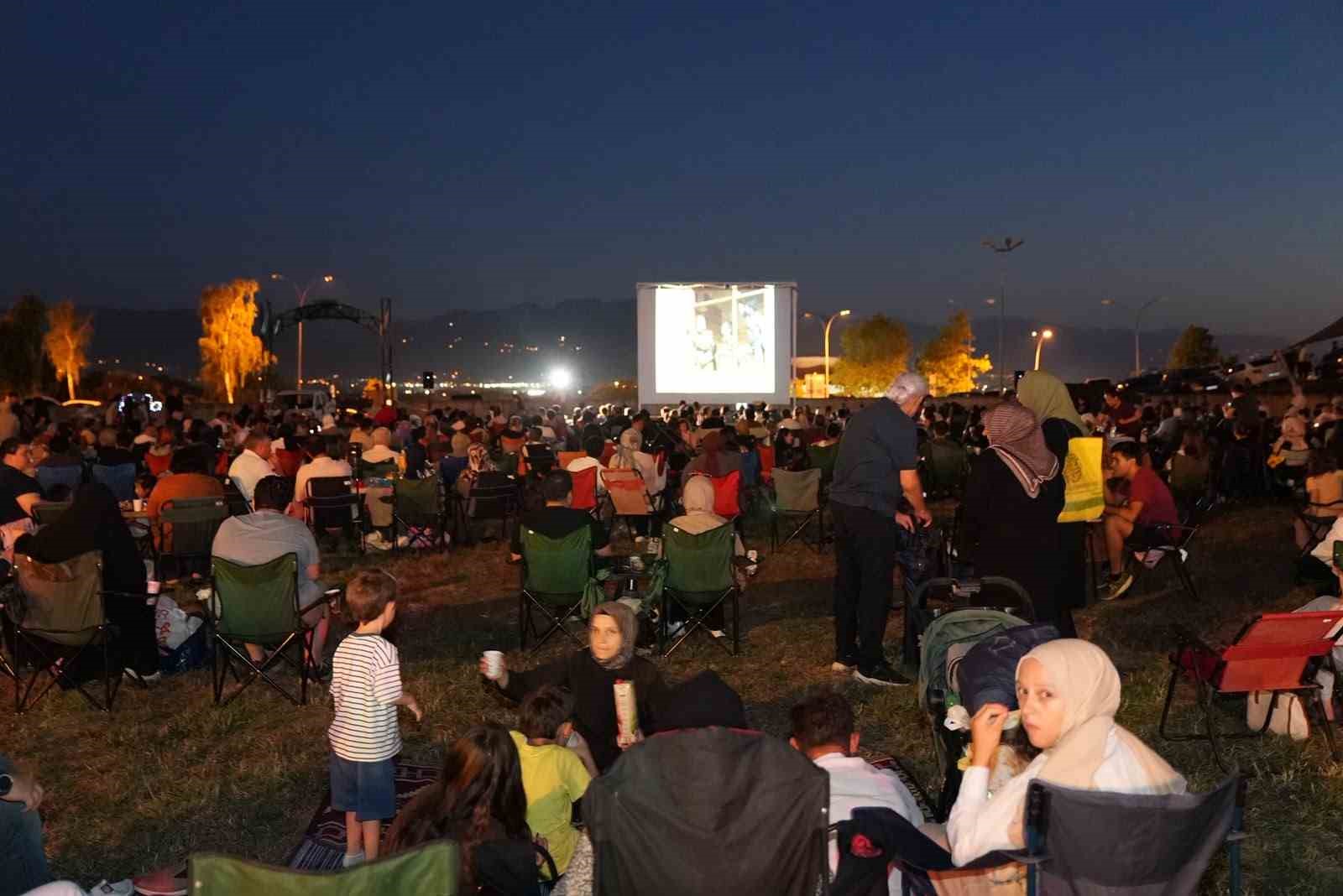 duzce-de-acik-hava-sinema-aksamlari-basladi
