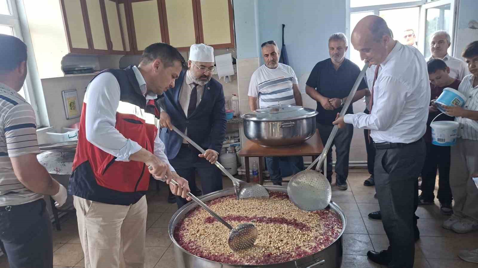 hisarcik-kutluhallar-koyunde-asure-gelenegi-surduruluyor