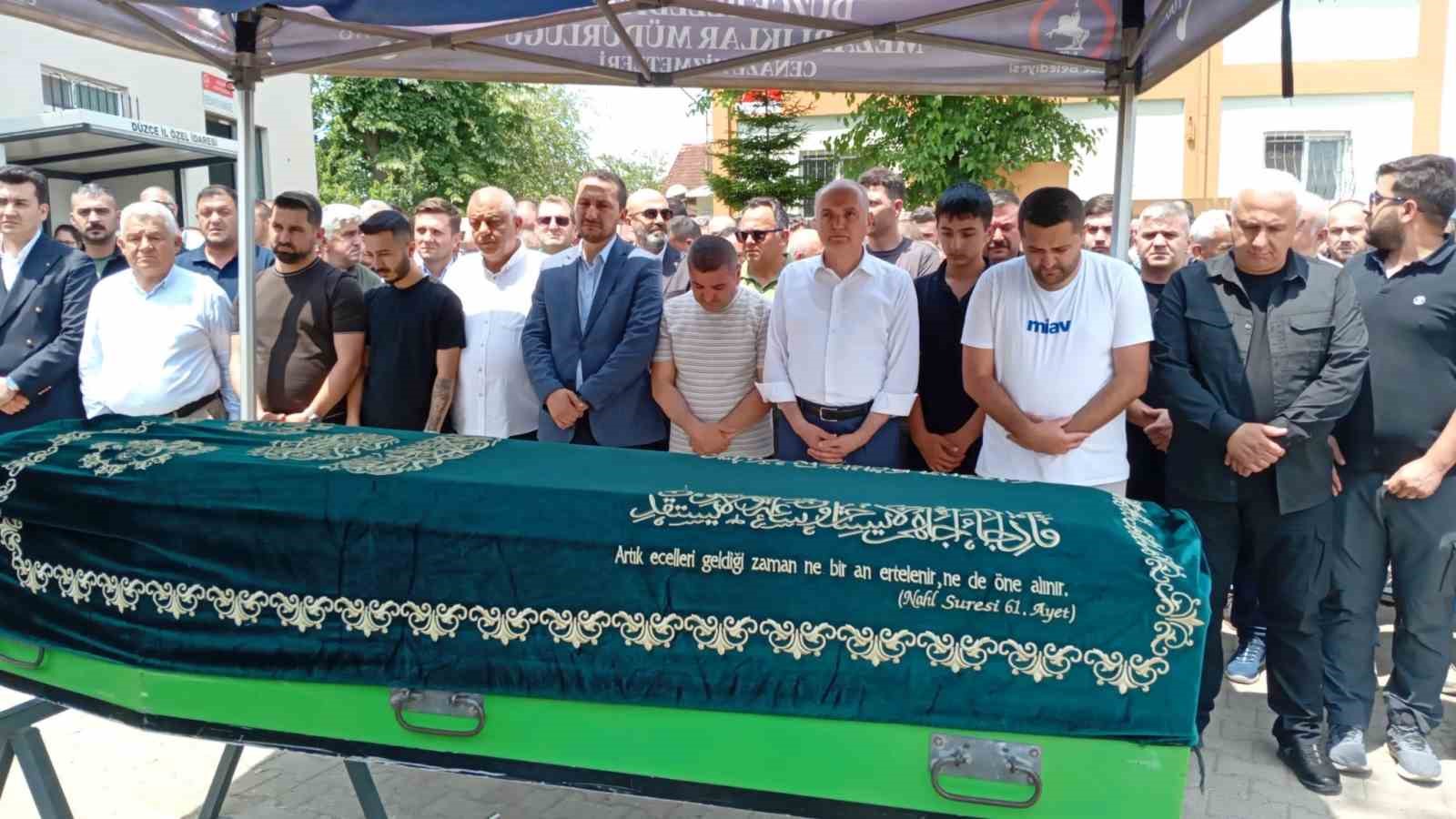duzce-belediye-baskani-ozlu-nun-soforu-son-yolculuguna-ugurlandi