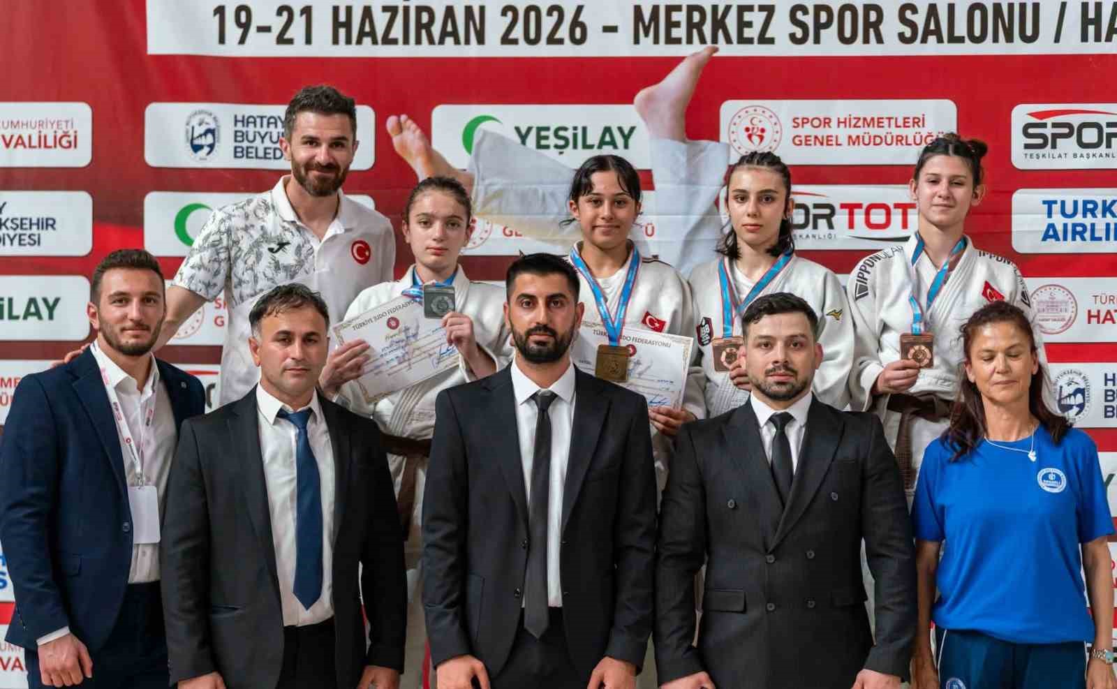 yunusemreli-judoculardan-hatay-da-buyuk-basari