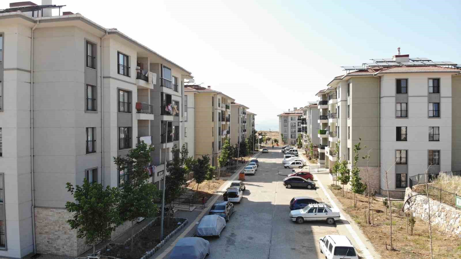 depremzedeler-keske-toplanan-paralar-ozel-kuruluslara-verilmeseydi-devletin-afad-i-vardi