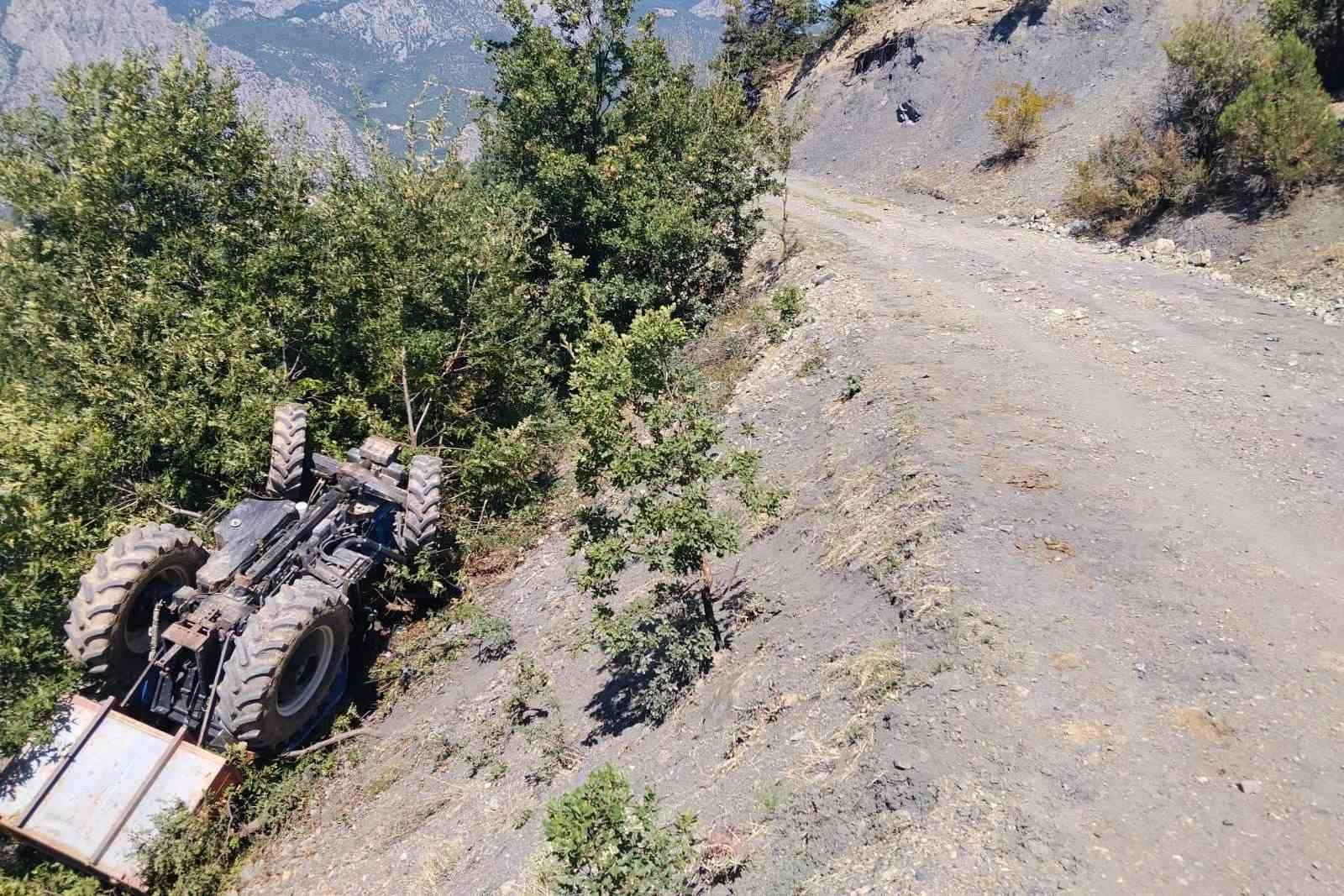 amasya-da-traktor-sarampole-yuvarlandi-1-olu-3-yarali
