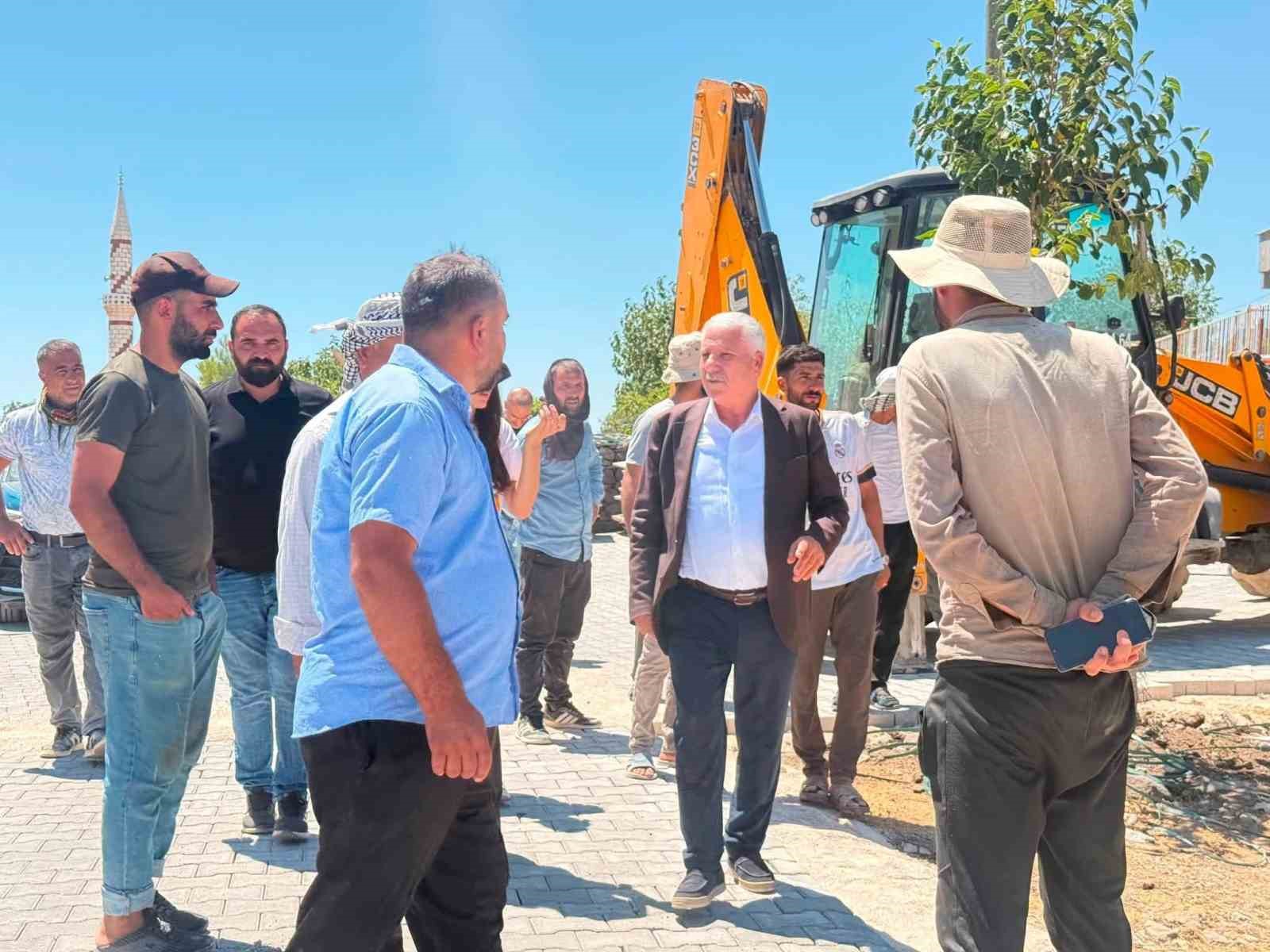 cermikte-kirsal-mahalle-yollarinda-calismalar-suruyor