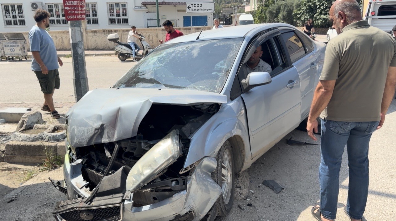 osmaniye-de-otomobiller-carpisti-1-yarali
