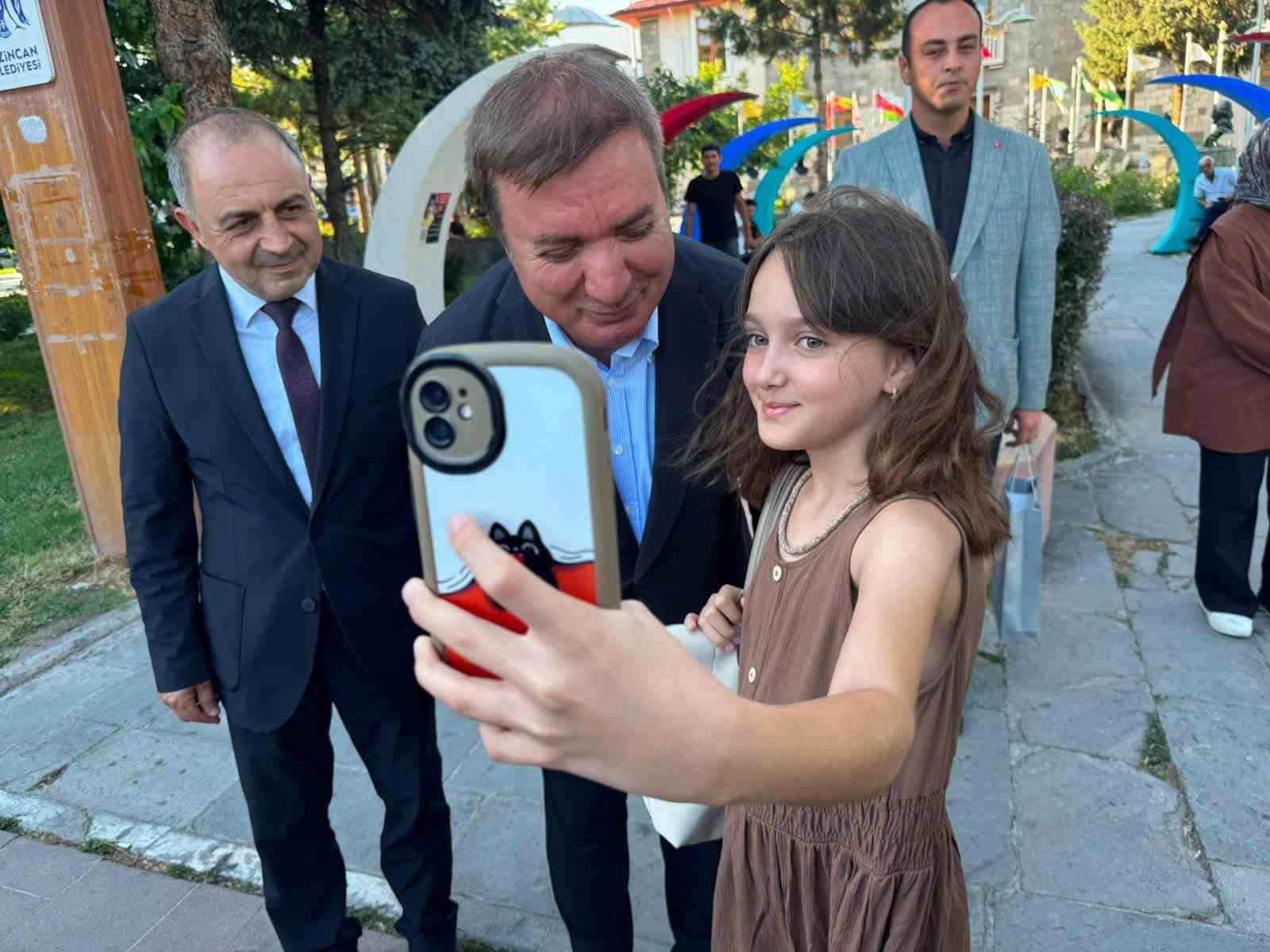 vali-aydogdu-ordu-ve-halitpasa-caddesi-nde-esnafla-bulustu