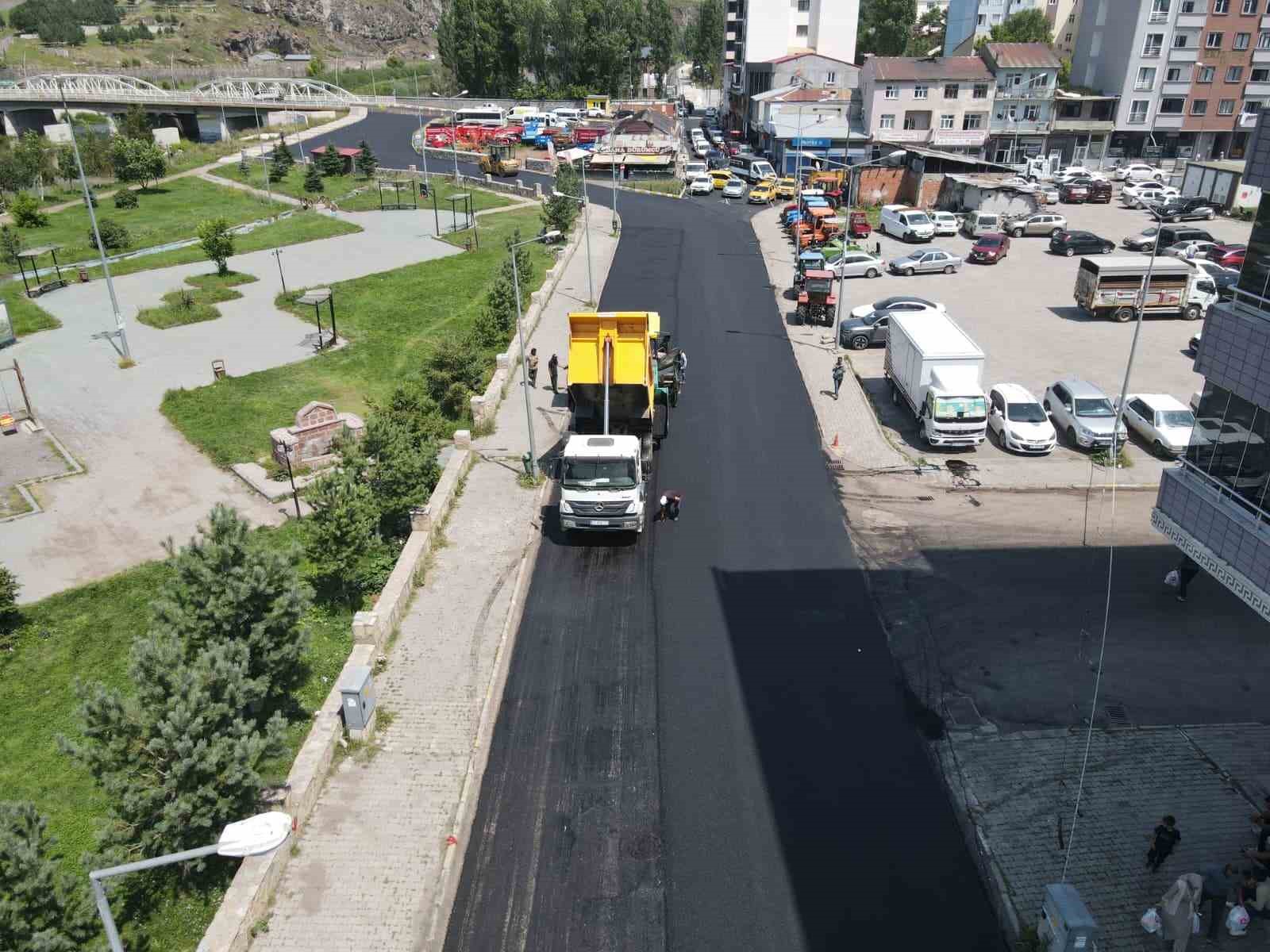 belediye-ekiplerinin-asfalt-calismalari-drone-ile-havadan-goruntulendi