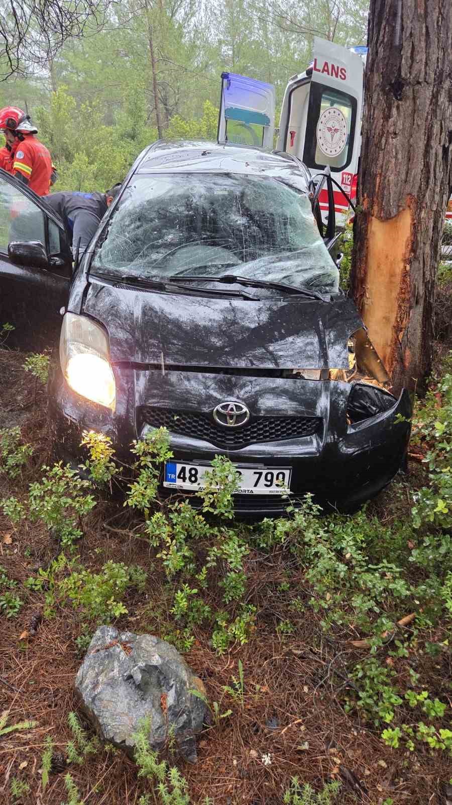 kontrolden-cikan-otomobil-ormanlik-alana-uctu-1-yarali