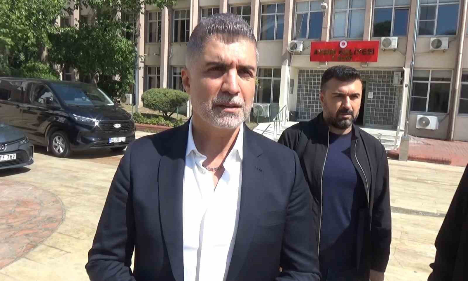 sanatci-ozcan-deniz-kardeslerinin-hakaret-davasinda-ifade-verdi