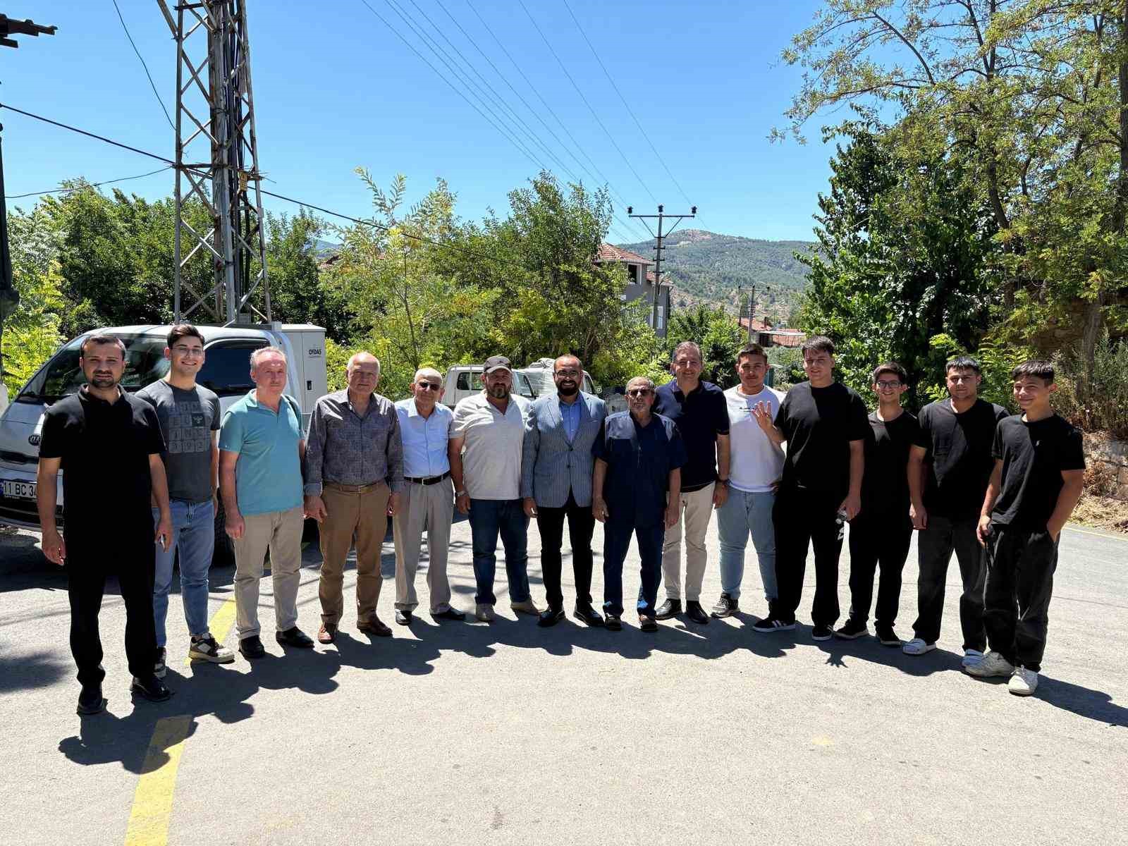 ak-parti-merkez-ilce-teskilati-yenikoy-de-vatandaslarla-bulustu