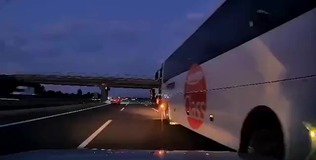 bolu-da-korku-dolu-anlar-otobus-kaza-yaptirdi-ailenin-cigliklari-kameraya-yansidi