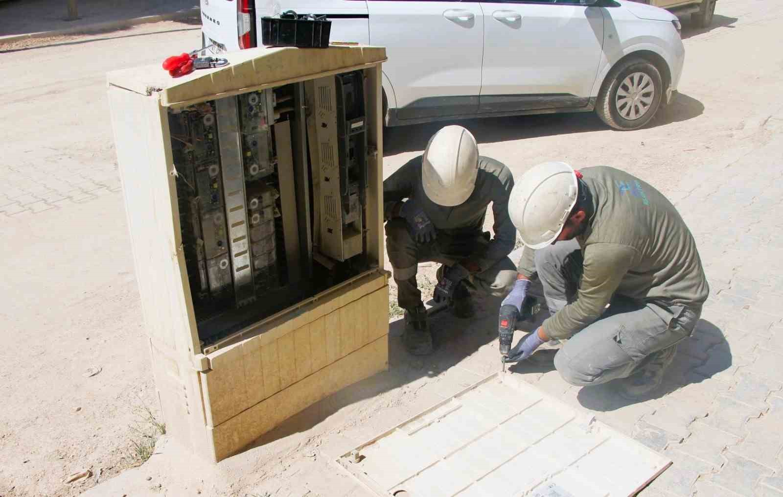 elektrik-panolarina-mudahale-can-guvenligini-tehdit-ediyor