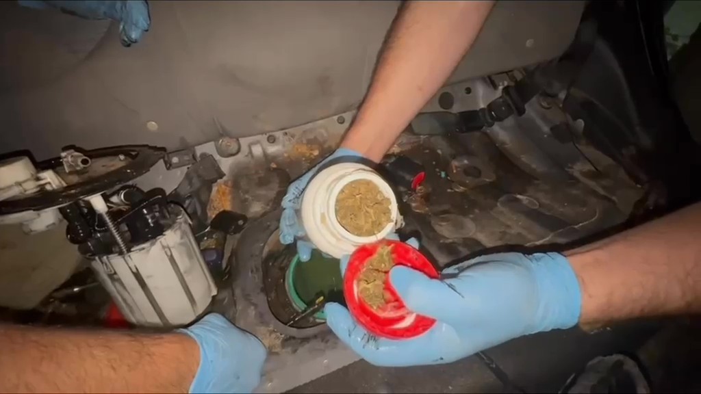 otomobile-zulalanan-6-5-kilo-esrar-narkotik-kopegiyle-bulundu