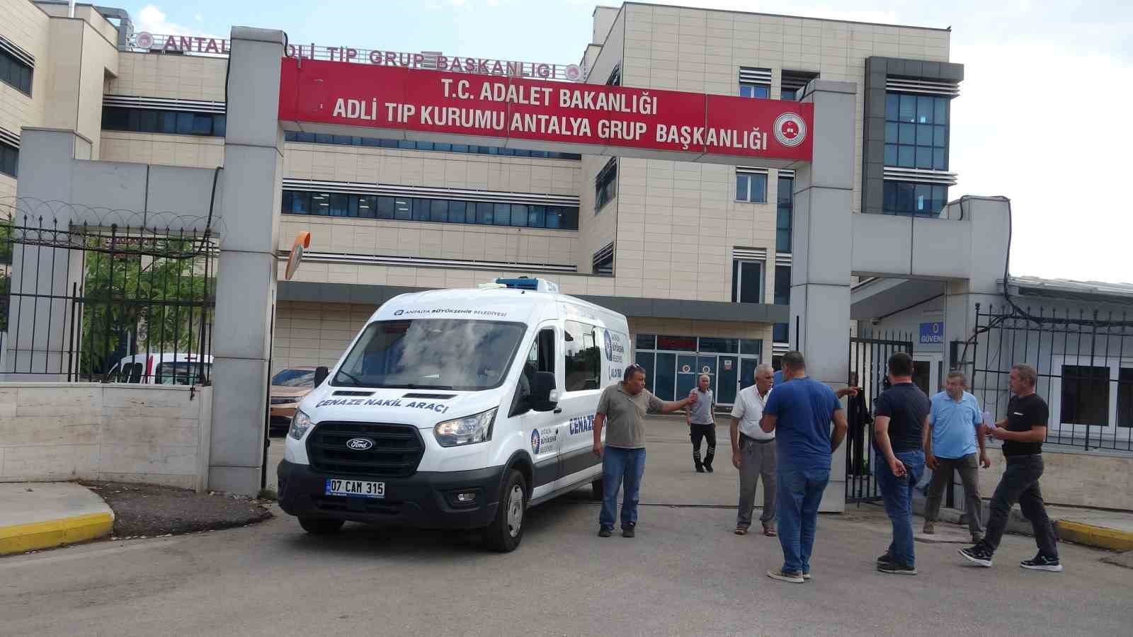 esi-kayinvalidesi-ve-kayinpederini-olduren-supheli-arazide-kacarken-jandarma-tarafindan-yakalandi