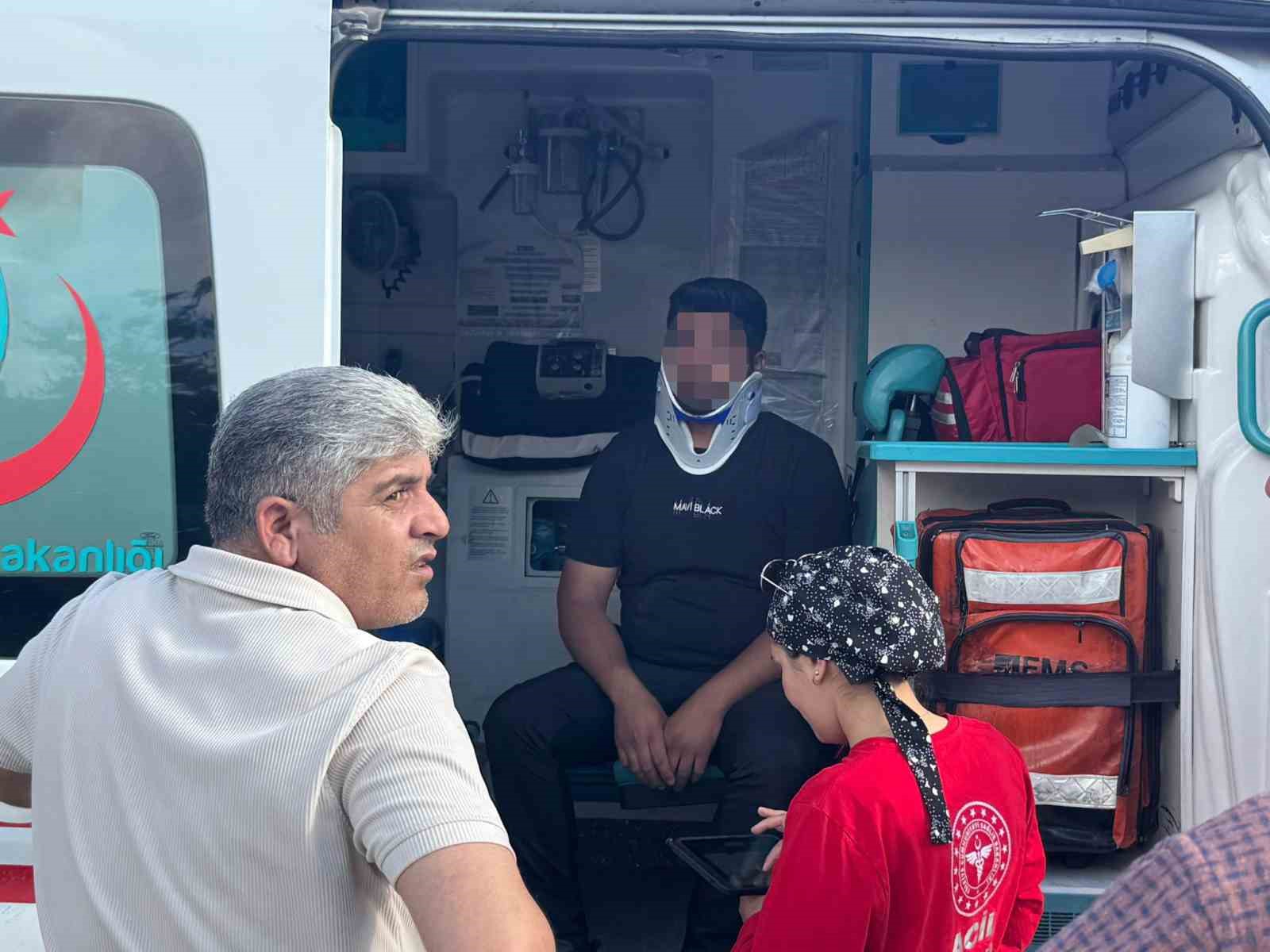 patnos-ta-kaza-yapan-surucu-aracini-birakip-kacti