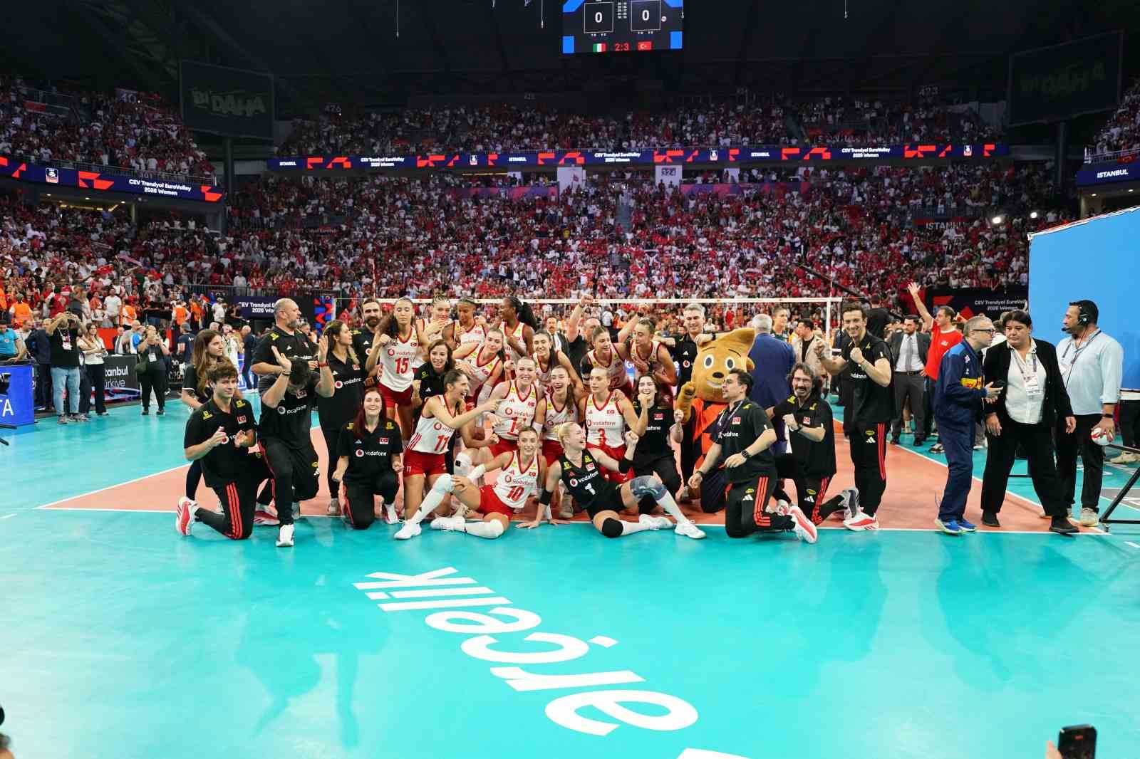 a-milli-voleybol-takimi-ust-uste-2-kez-avrupa-sampiyonu