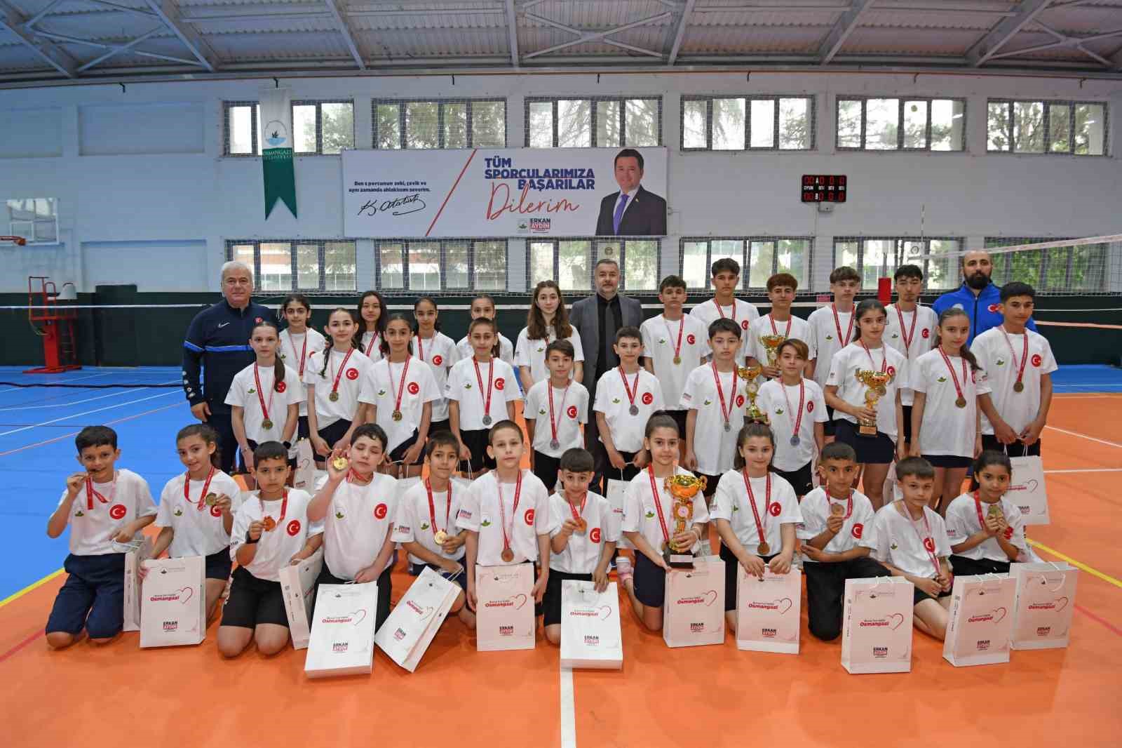 osmangazi-belediyespor-dan-badmintonda-tarihi-basari