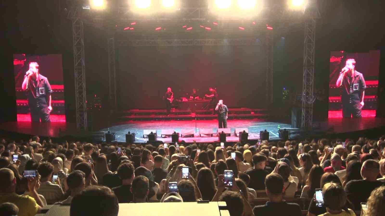 poizi-bursa-festivali-nde-hayranlarini-costurdu