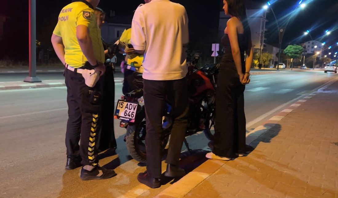 burdur-da-motosiklet-devrildi-surucusu-yaralandi