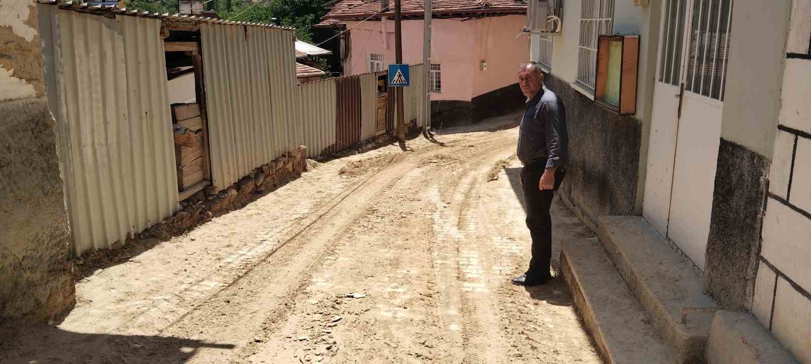 sel-sulari-koyu-esir-aldi-maddi-hasar-meydana-geldi