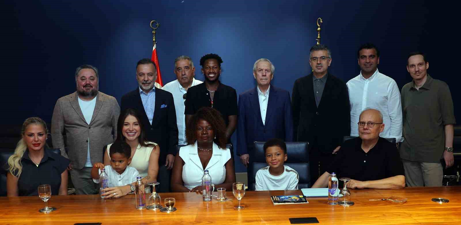 fred-fenerbahce-ye-veda-etti