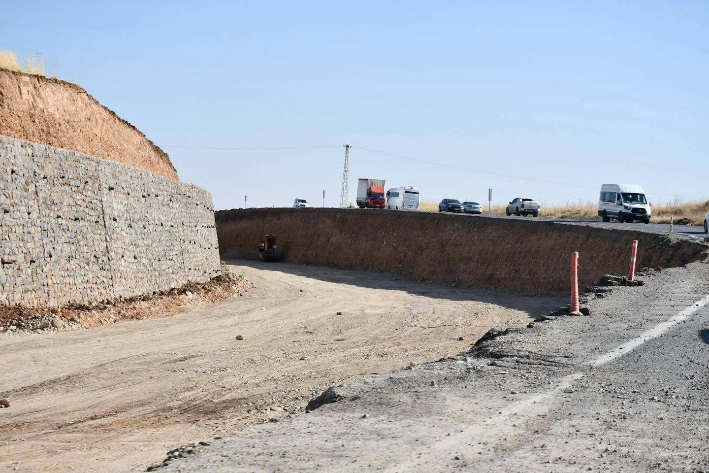 milletvekili-tatar-cizre-silopi-yolunda-incelemede-bulundu