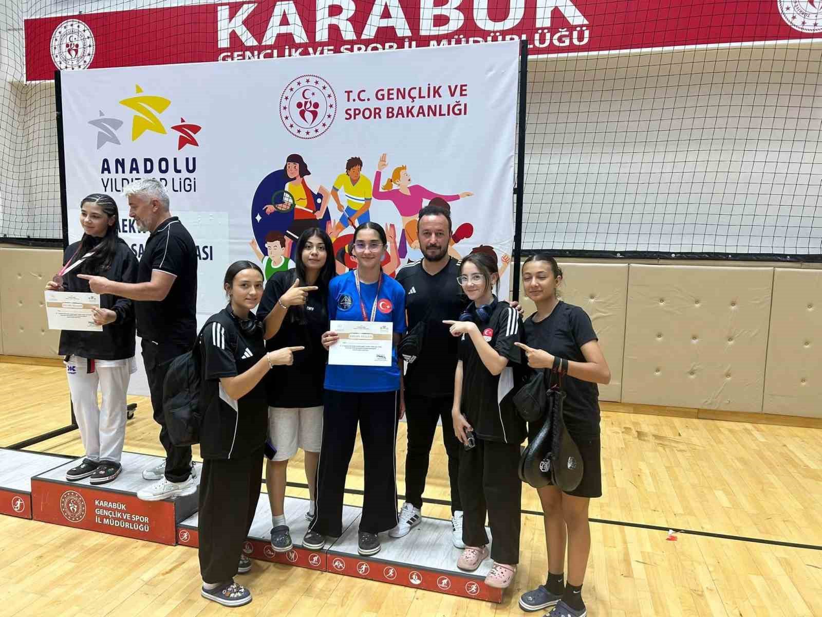 kayserili-taekwondocular-analig-turkiye-sampiyonasi-nda-zirvede