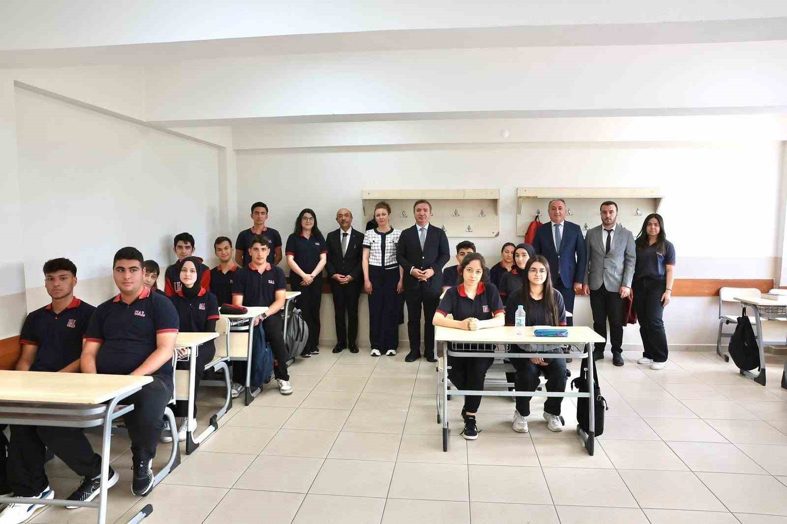 vali-aydogdu-dan-yks-ye-hazirlanan-ogrencilere-basari-dilegi