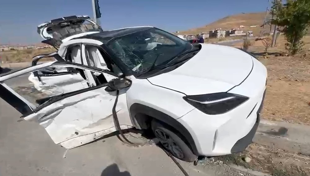 elazig-da-tirla-otomobil-carpisti-4-yarali