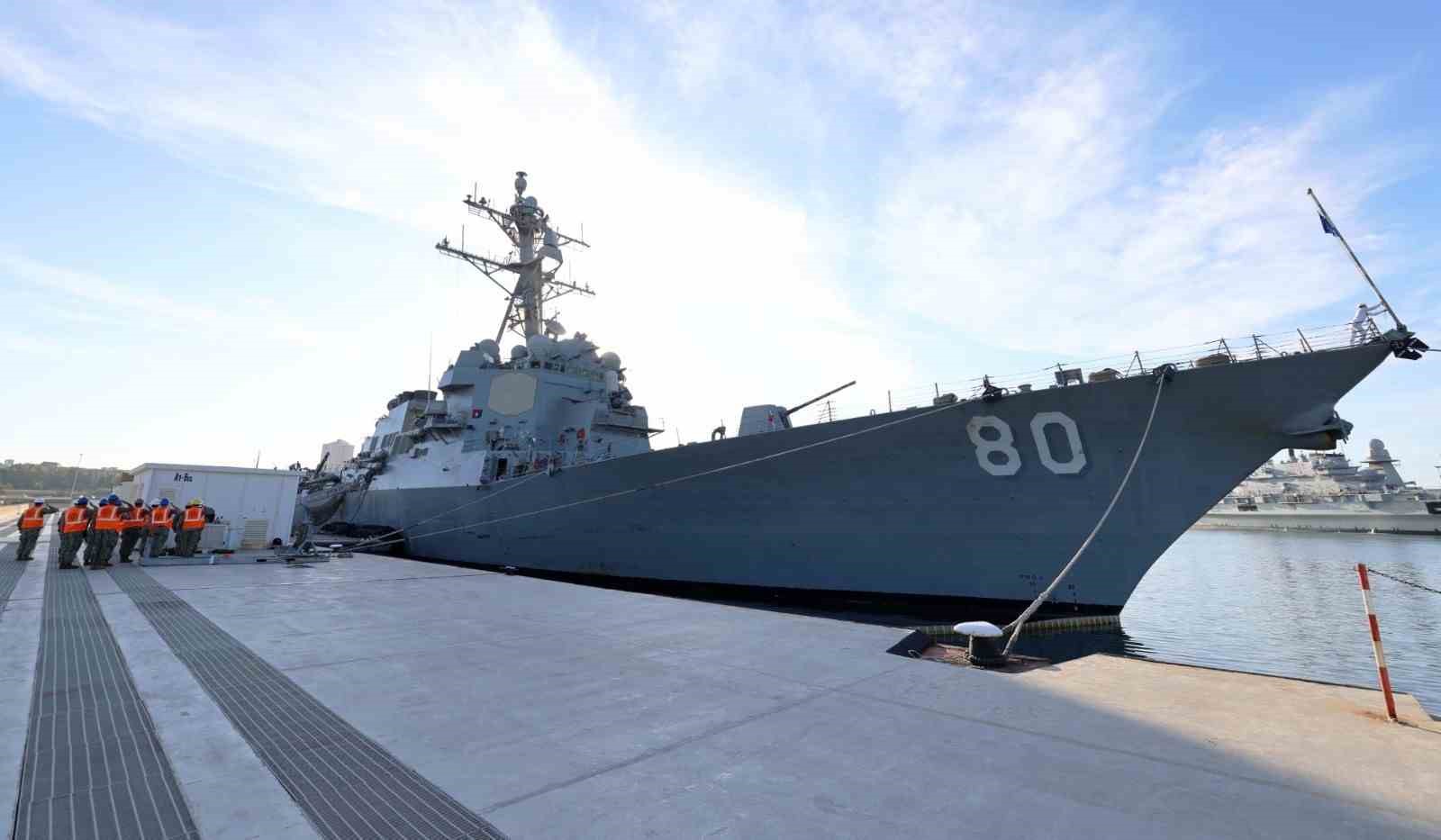 abd-savas-gemisi-uss-roosevelt-mersin-limani-na-demirledi