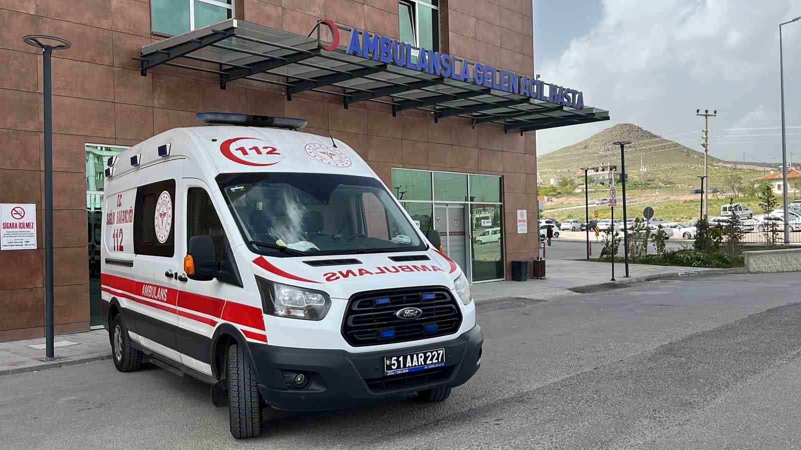 otomobil-uc-tekerlekli-motosikletle-carpisti-1-olu-3-yarali