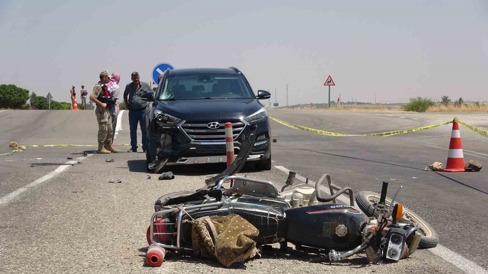 kilis-te-otomobil-ile-carpisan-motosikletin-surucusu-hayatini-kaybetti
