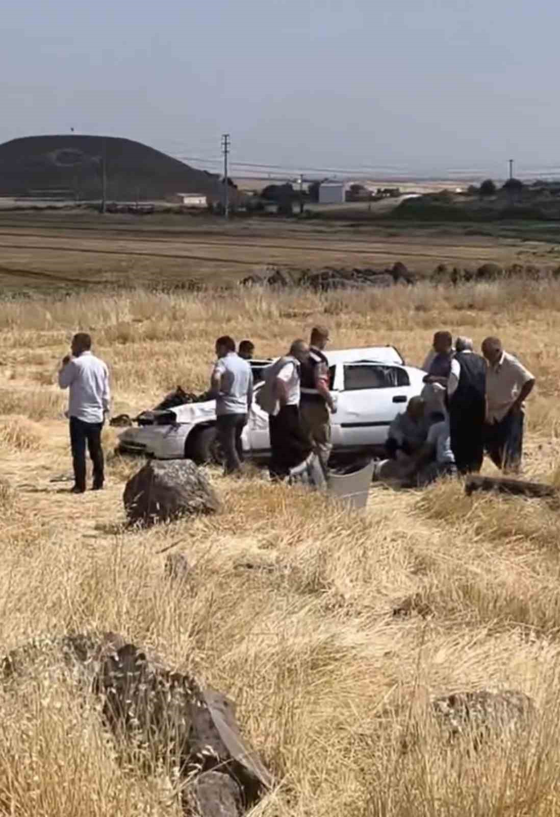 sanliurfa-da-sarampole-devrilen-otomobil-takla-atti-2-yarali