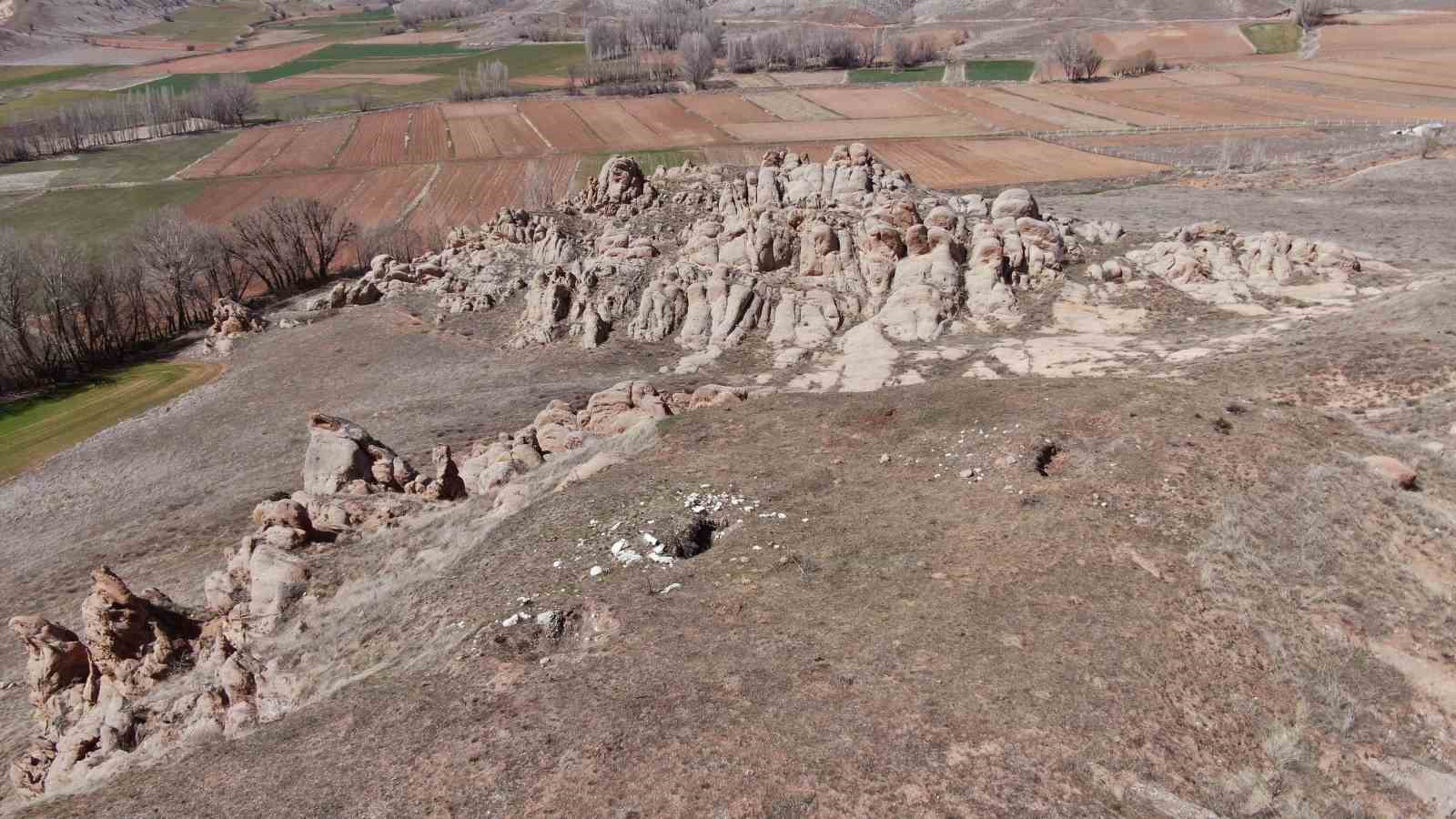 dunyadaki-mars-ta-gezmek-istedi-kayaliklarda-mahsur-kalan-genci-afad-kurtardi