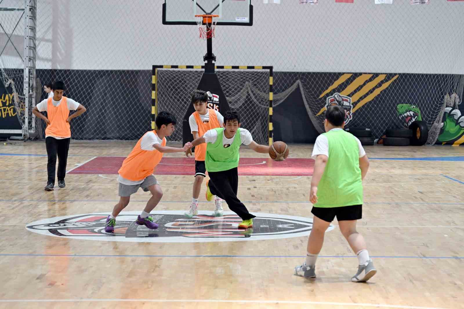 mersin-de-19-mayis-coskusu-spor-turnuvalariyla-taclandi