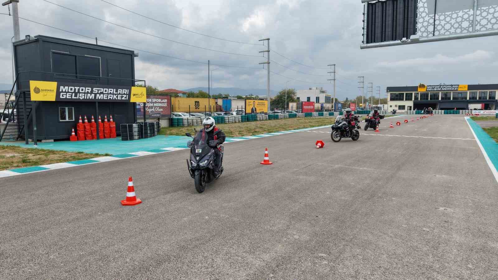basiskele-de-motosiklet-suruculerine-ucretsiz-egitim
