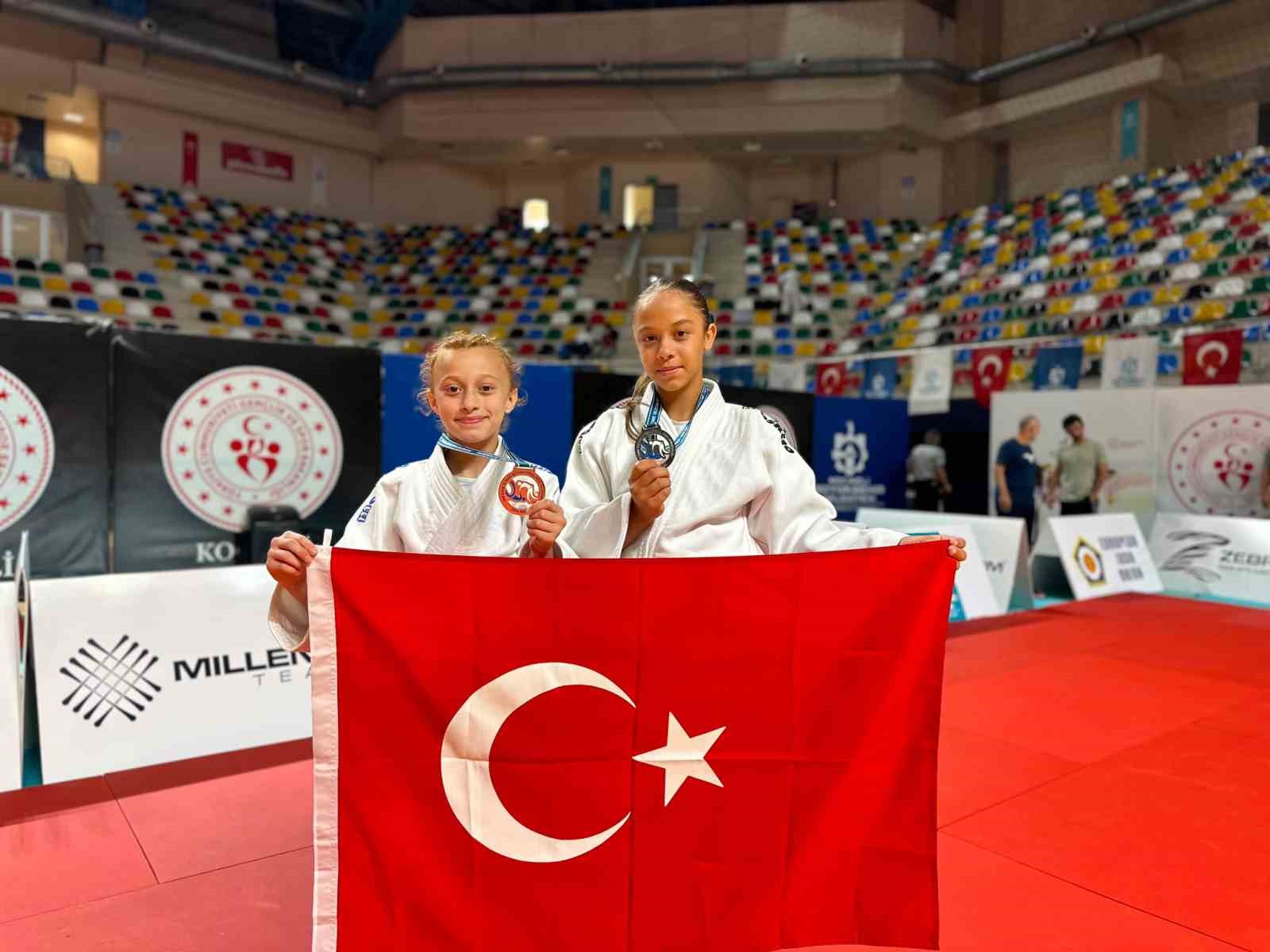 sakaryali-sporcular-kocaeli-den-madalyalar-ile-dondu